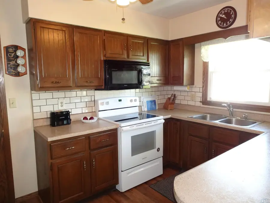 125 N 6th Avenue, Sheldon, IA 51201 - #3