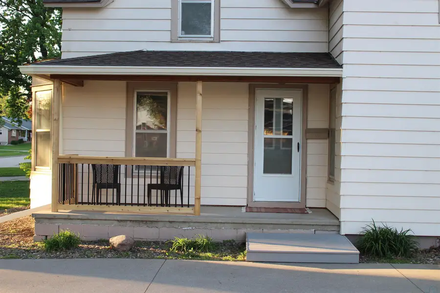 621 Delaware Ave SW, Orange City, IA 51041 - #2