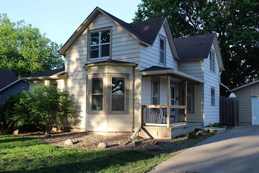 621 Delaware Ave SW, Orange City, IA 51041 - #3