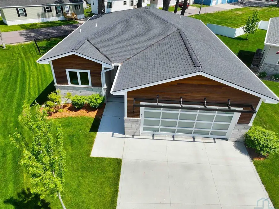 179 N Canterbury Circle, North Sioux City, SD 57049 - #2