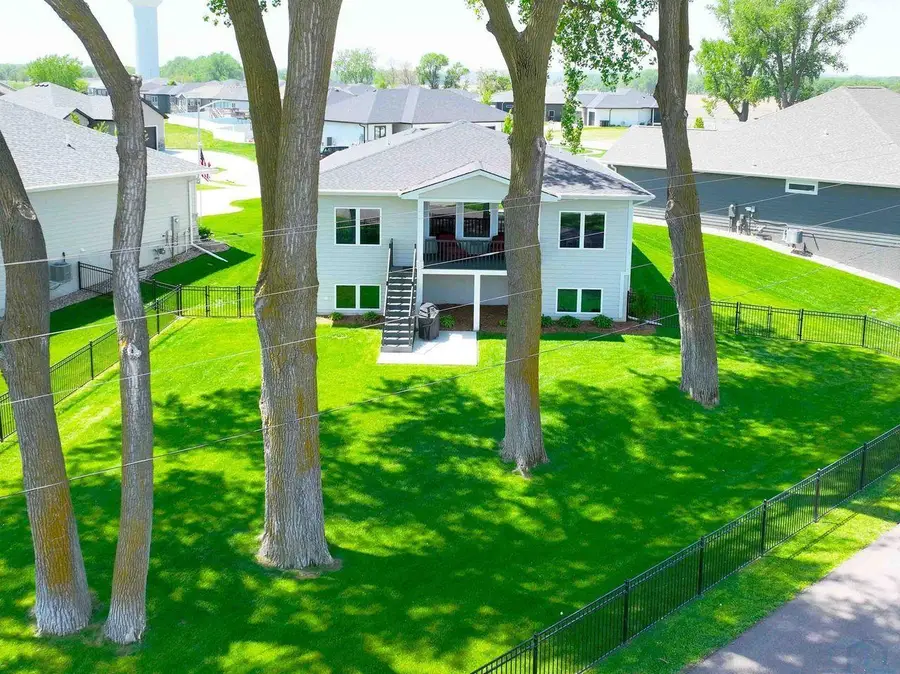 179 N Canterbury Circle, North Sioux City, SD 57049 - #3