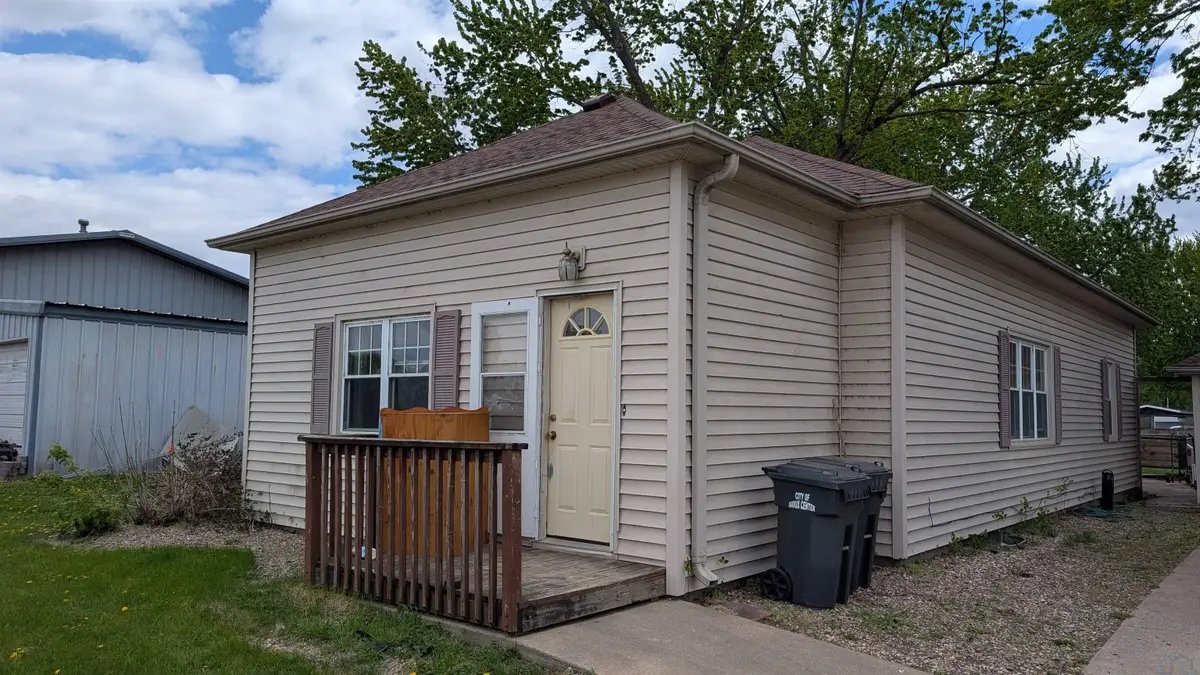 175 7TH ST NW, Sioux Center, IA 51250 - #1