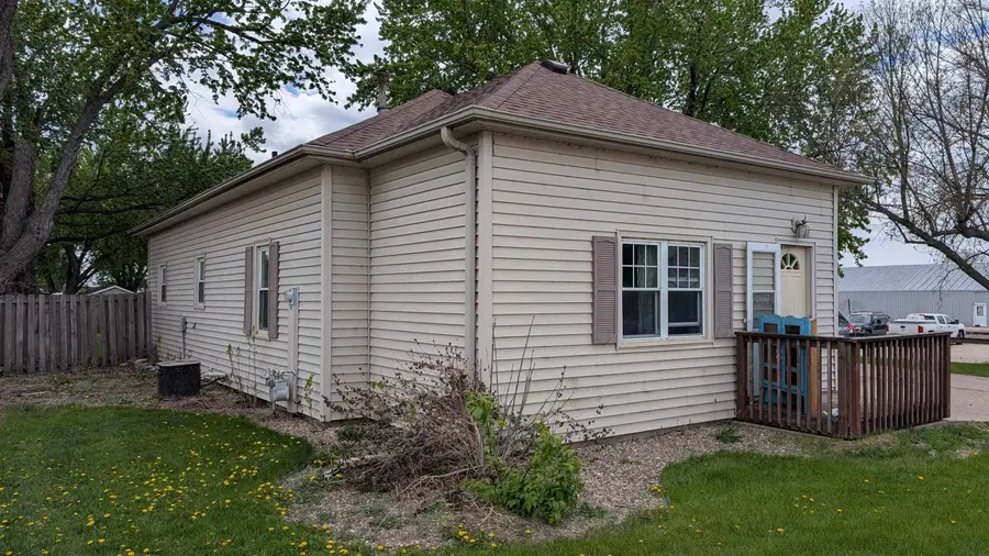 175 7TH ST NW, Sioux Center, IA 51250 - #2