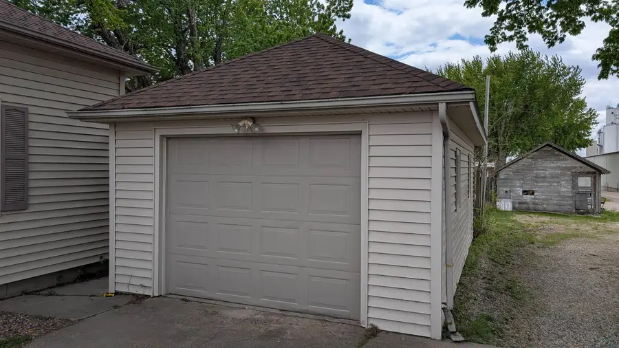 175 7TH ST NW, Sioux Center, IA 51250 - #3