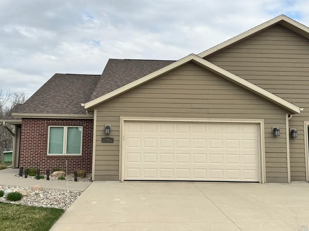 306 Prairie Bluff Dr, Sergeant Bluff, IA 51054 - #1