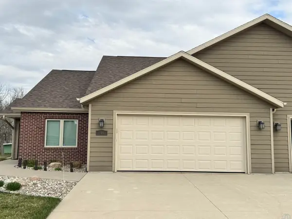 306 Prairie Bluff Dr, Sergeant Bluff, IA 51054