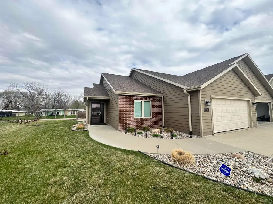 306 Prairie Bluff Dr, Sergeant Bluff, IA 51054 - #2