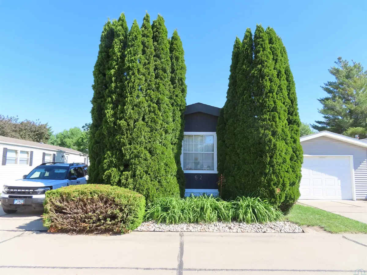 52 Cotts Dr, North Sioux City, SD 57049 - #1