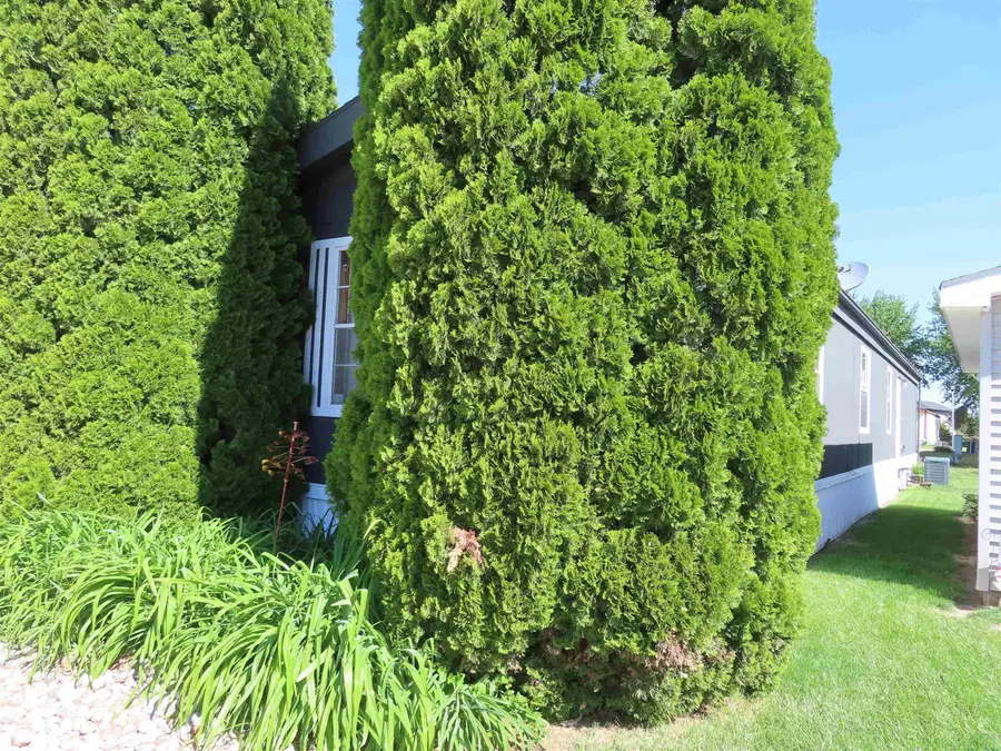 52 Cotts Dr, North Sioux City, SD 57049 - #2