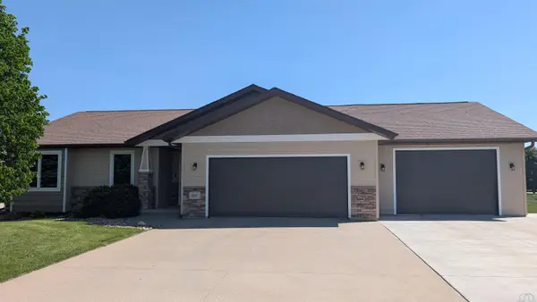927 16TH ST SE, Sioux Center, IA 51250