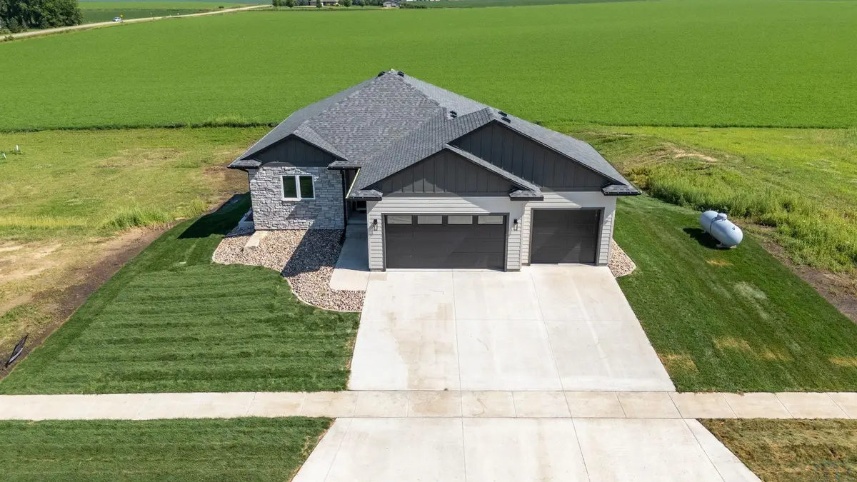 1403 Castle Street, Larchwood, IA 51241 - #1
