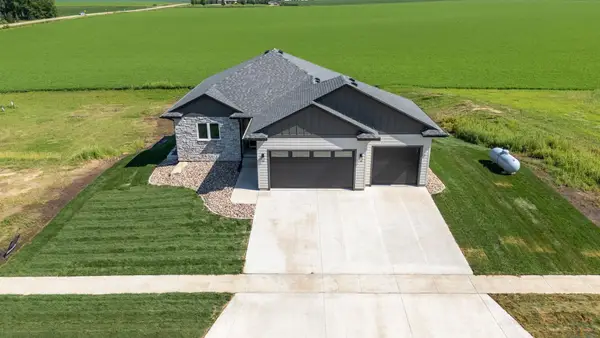 1403 Castle Street, Larchwood, IA 51241