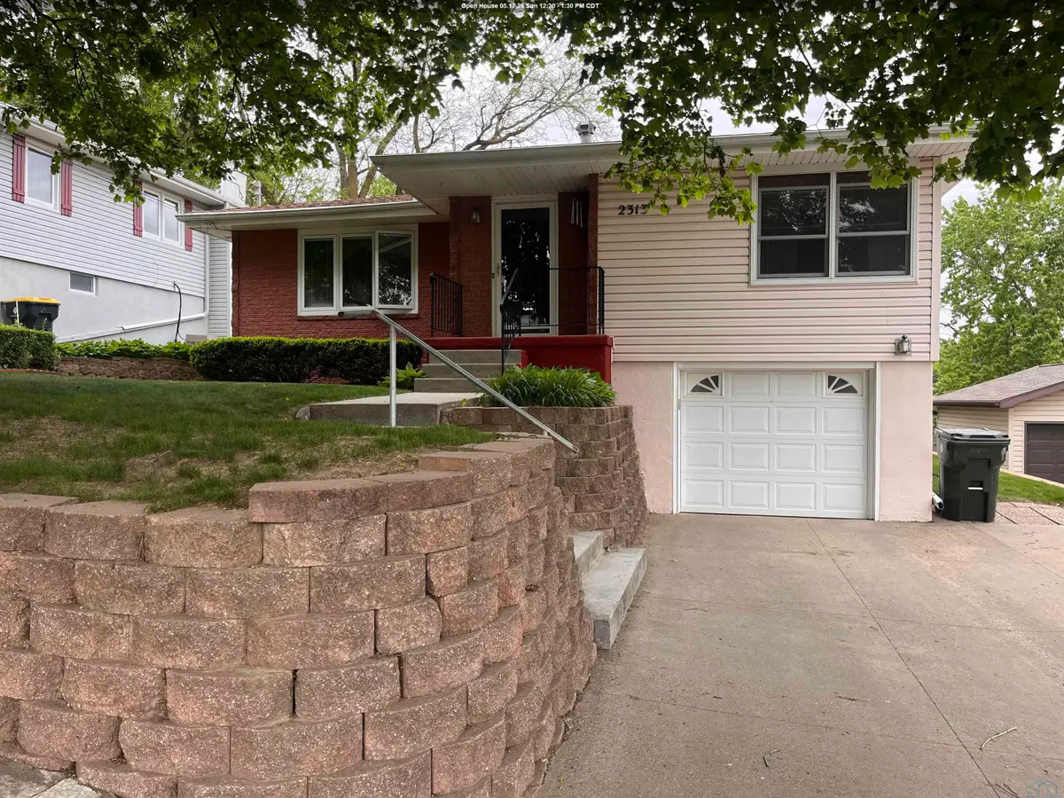 2313 S Clinton St, Sioux City, IA 51106 - #1