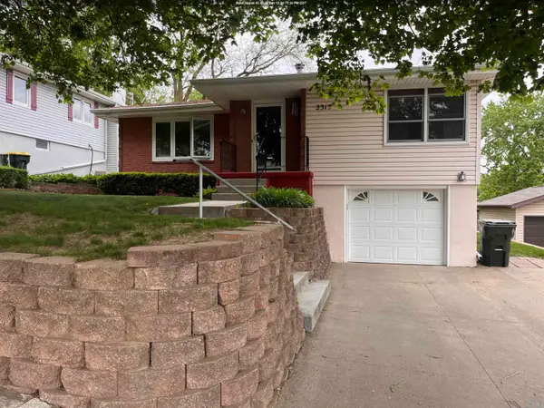 2313 S Clinton St, Sioux City, IA 51106