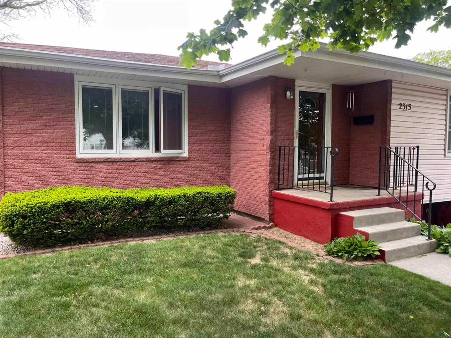 2313 S Clinton St, Sioux City, IA 51106 - #2