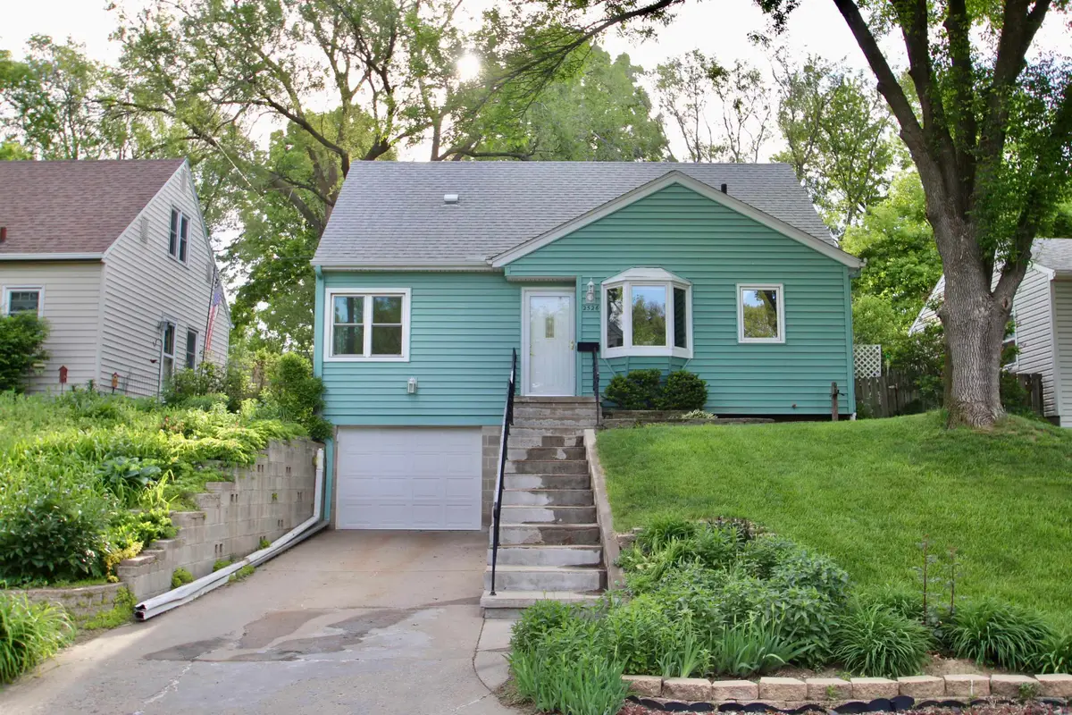 2526 S Cecelia St, Sioux City, IA 51106 - #1