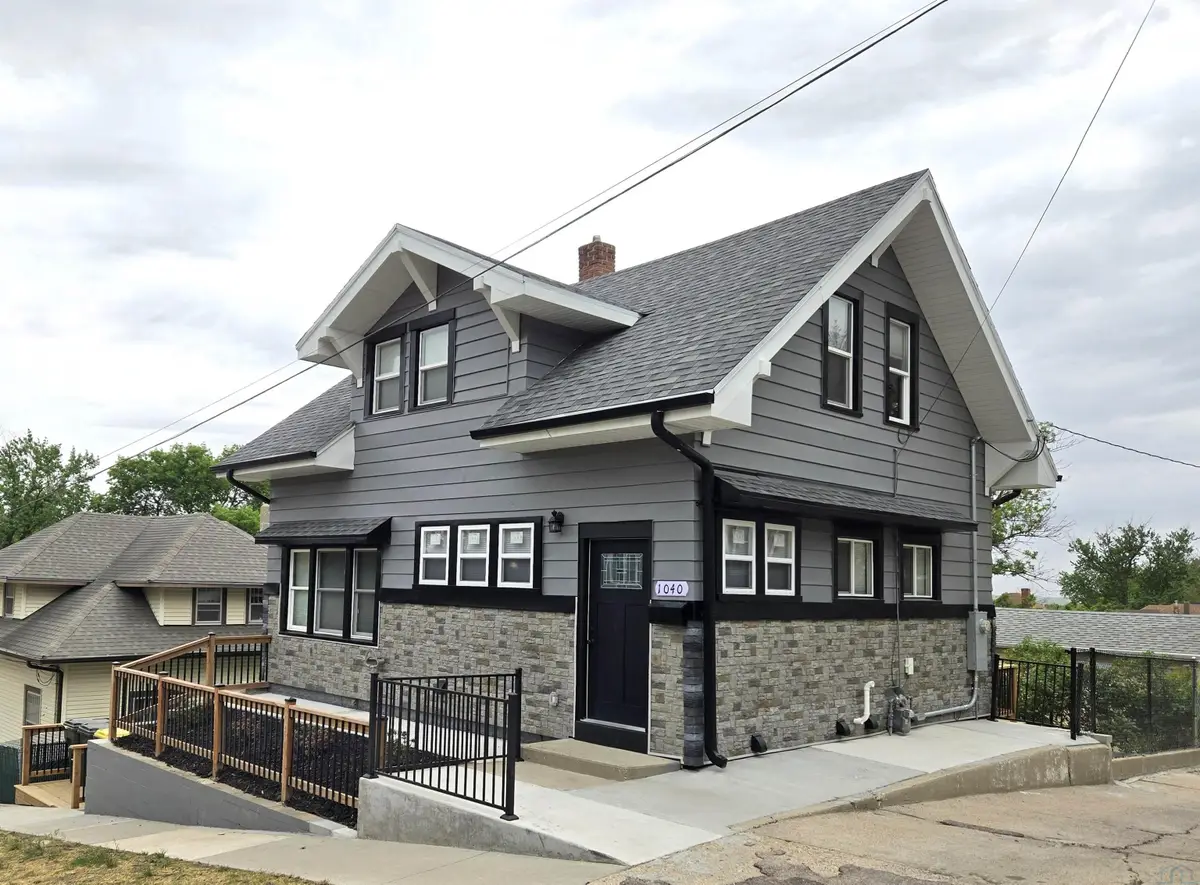 1040 Hill Ave, Sioux City, IA 51104 - #1