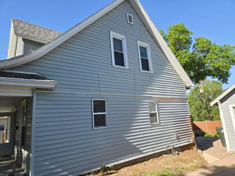 2102 S Magnolia St, Sioux City, IA 51106 - #2