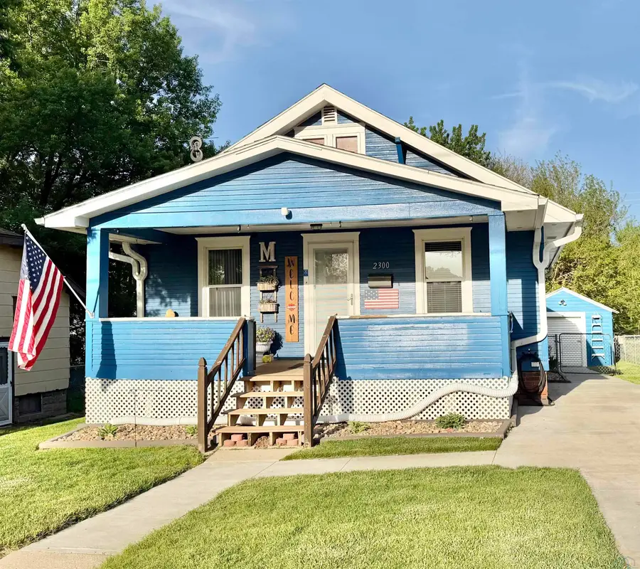 2300 S Clinton St, Sioux City, IA 51106 - #2