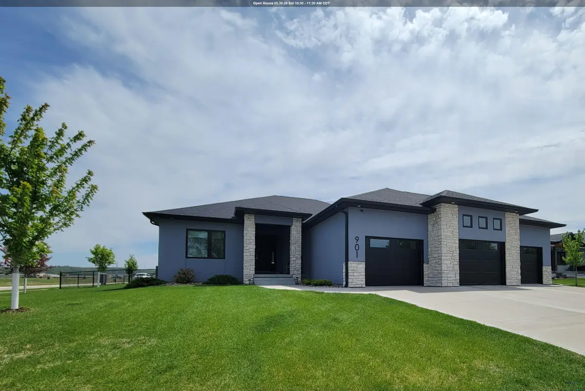 901 Lakeshore Circle, North Sioux City, SD 57049 - #1