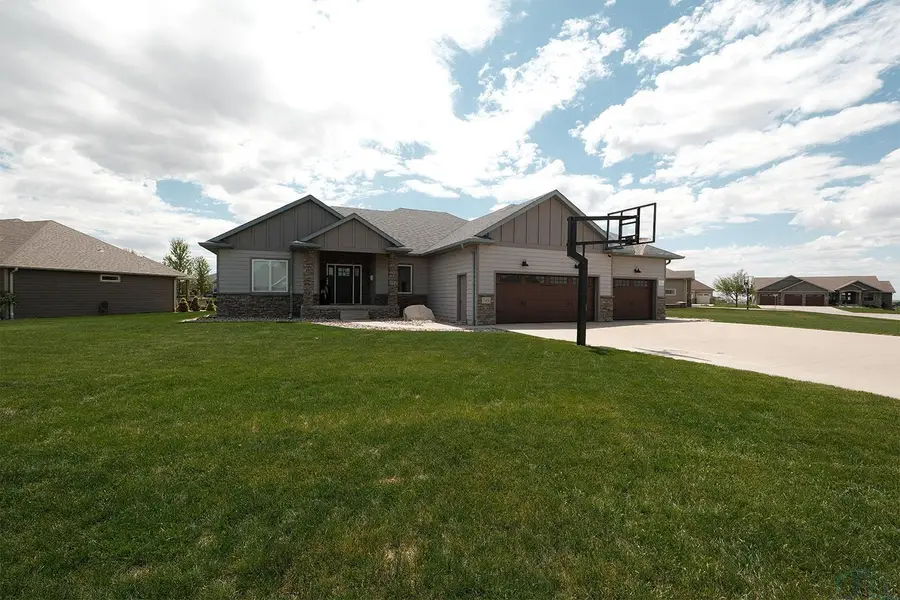 343 Sawgrass Trail, Sioux Center, IA 51250 - #2