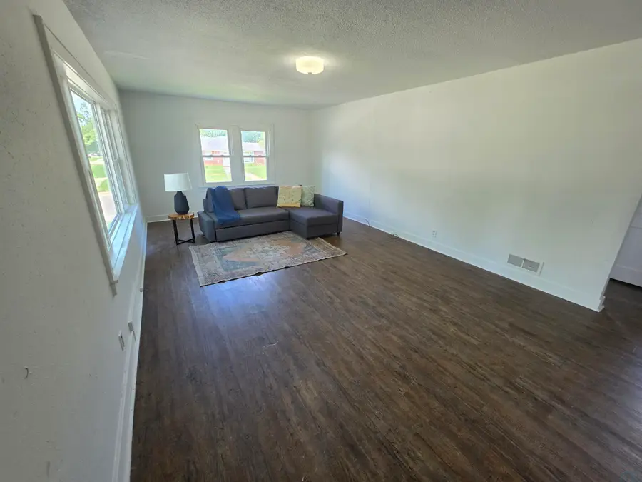 607 Central Ave NE, Orange City, IA 51041 - #2