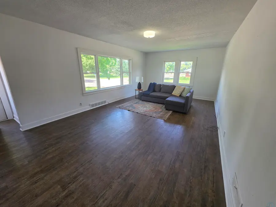 607 Central Ave NE, Orange City, IA 51041 - #3