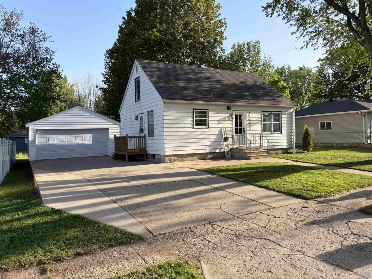 121 7TH ST SW, Sioux Center, IA 51250 - #1