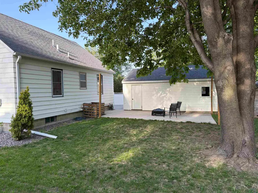 121 7TH ST SW, Sioux Center, IA 51250 - #2