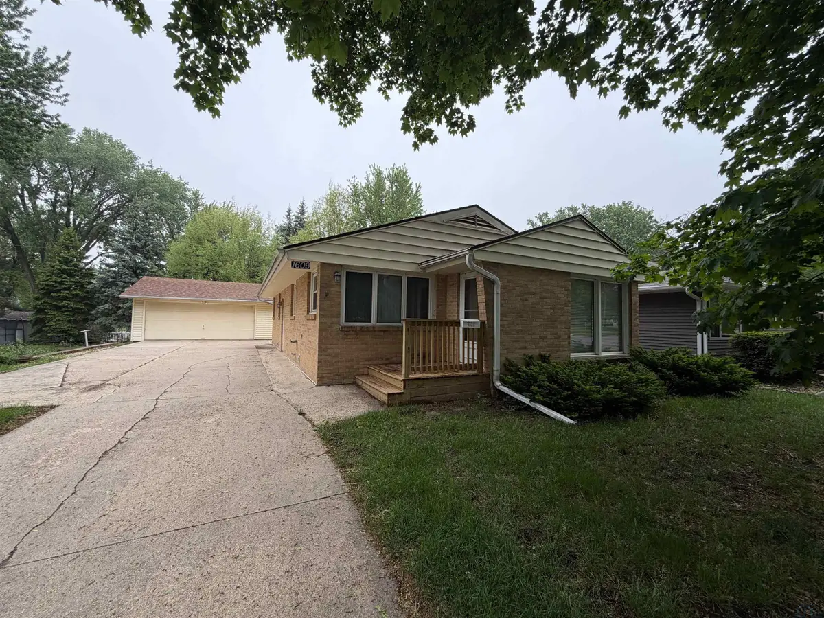 1609 E 9th Street, Sheldon, IA 51201 - #1