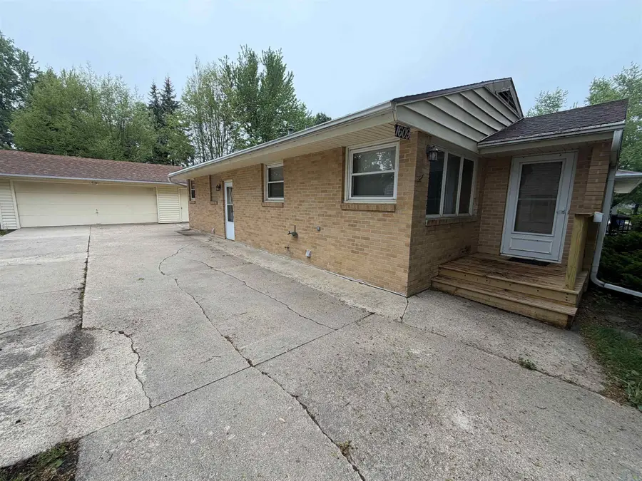 1609 E 9th Street, Sheldon, IA 51201 - #2