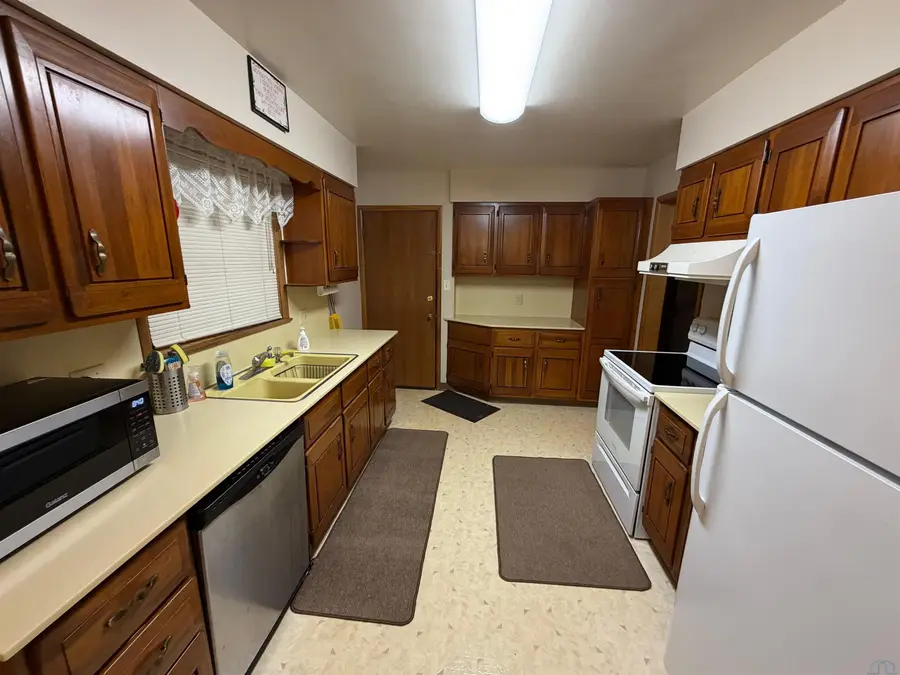 1609 E 9th Street, Sheldon, IA 51201 - #3
