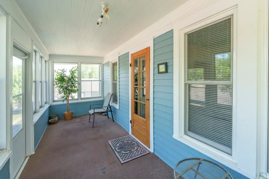 118 S LEONARD ST, Sioux City, IA 51103 - #3