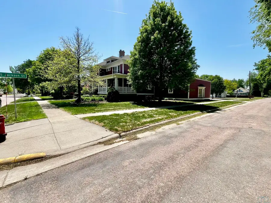 212 W Washington Street, Elk Point, SD 57025 - #2