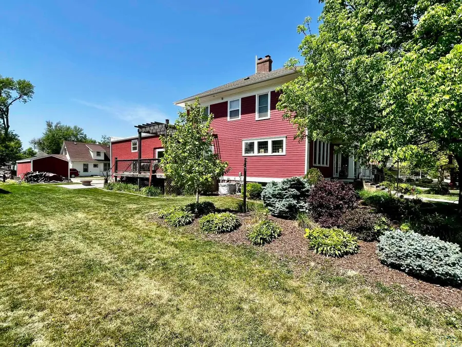 212 W Washington Street, Elk Point, SD 57025 - #3
