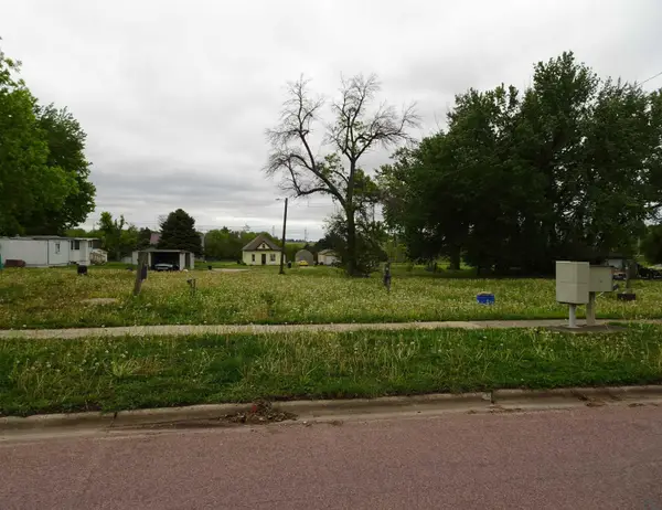 1329 S 3rd Avenue, Sheldon, IA 51201