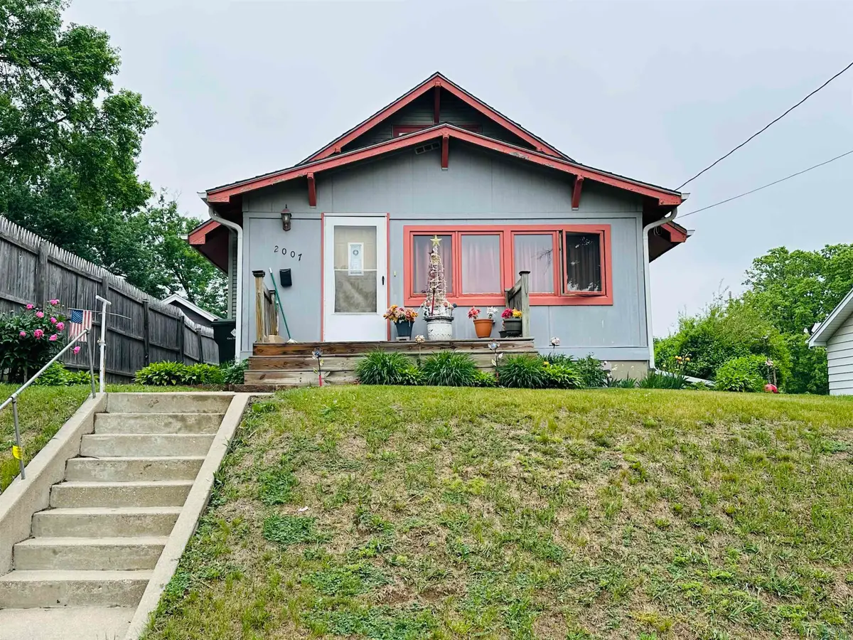 2007 W 5th St, Sioux City, IA 51103 - #1