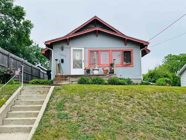 2007 W 5th St, Sioux City, IA 51103