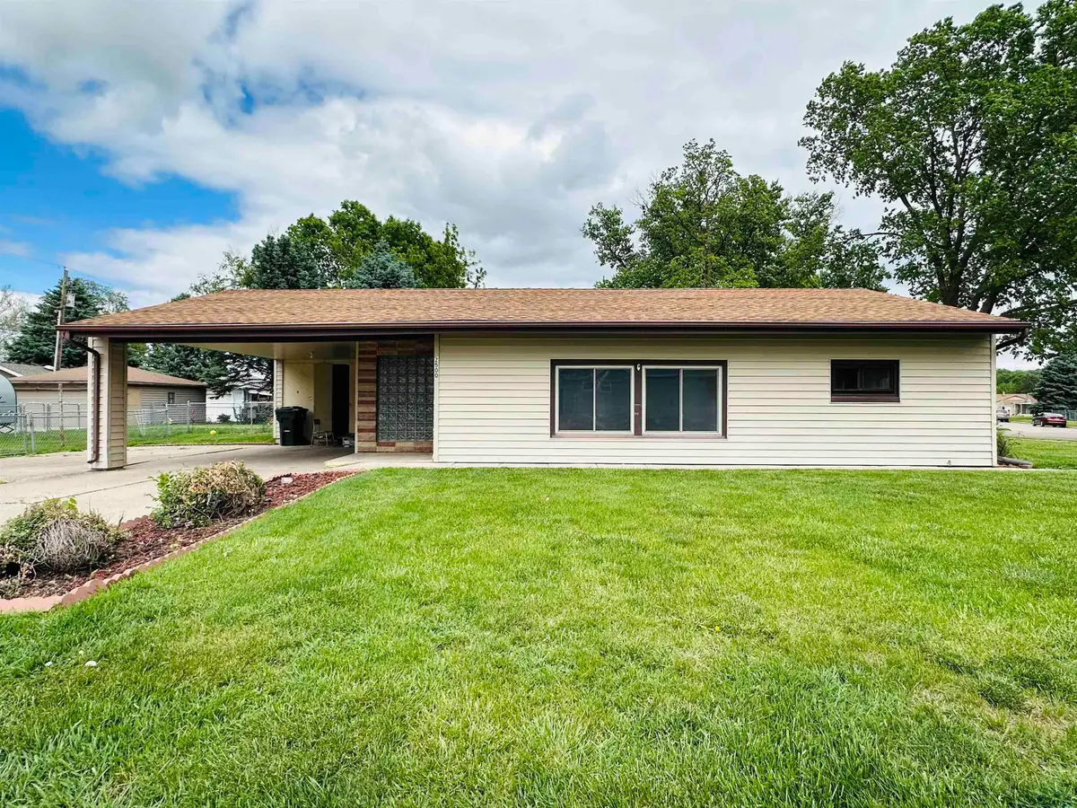 2500 Bourette St, Sioux City, IA 51109 - #1