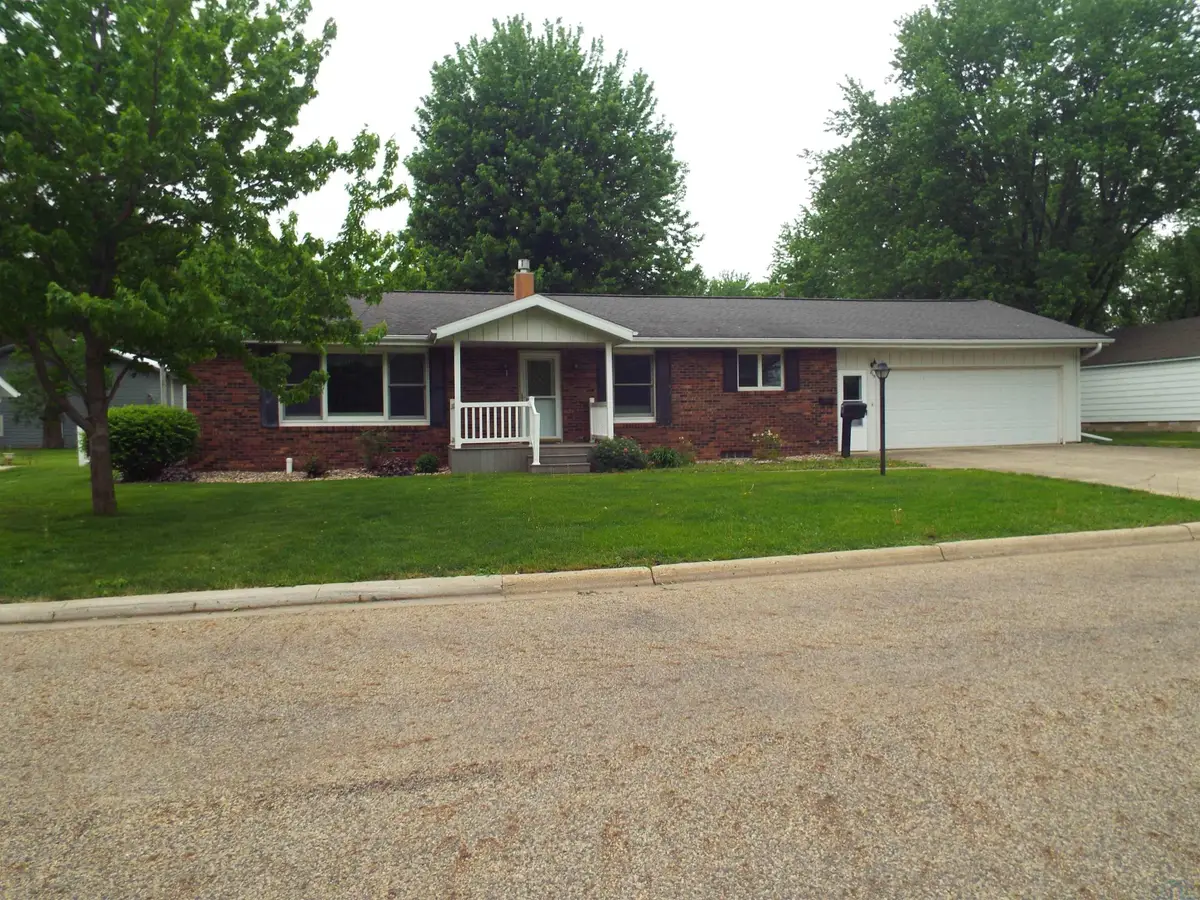 815 11th Avenue, Sibley, IA 51249 - #1