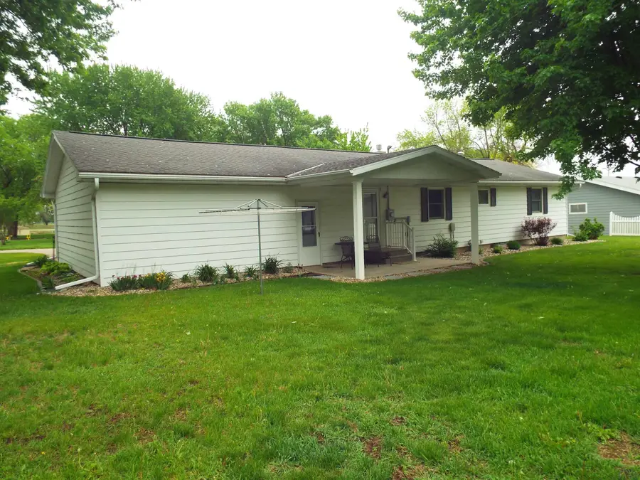 815 11th Avenue, Sibley, IA 51249 - #2