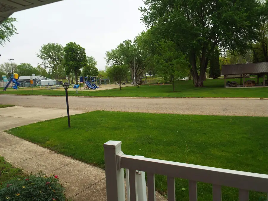 815 11th Avenue, Sibley, IA 51249 - #3