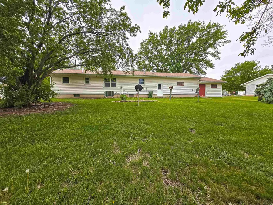 611 RAILROAD AVE, Correctionville, IA 51016 - #2