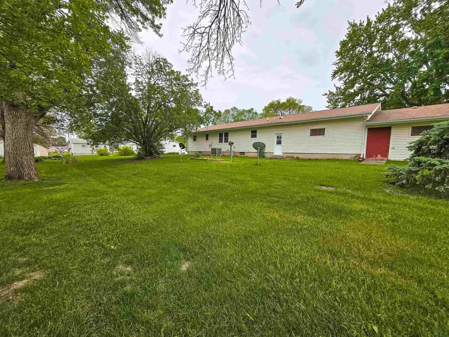 611 RAILROAD AVE, Correctionville, IA 51016 - #3