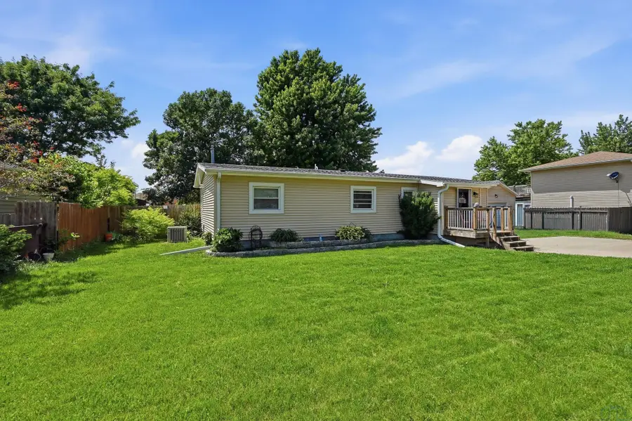 609 8th Ave, South Sioux City, NE 68776 - #2