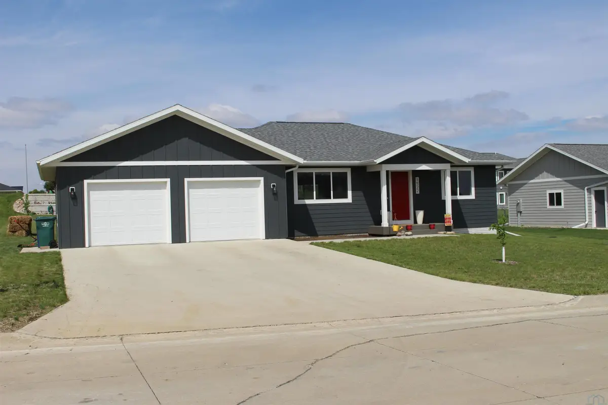 1522 Lincoln Pl SE, Orange City, IA 51041 - #1