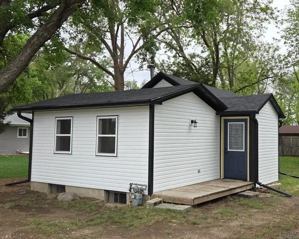 307 1/2 W Pleasant, Elk Point, SD 57025