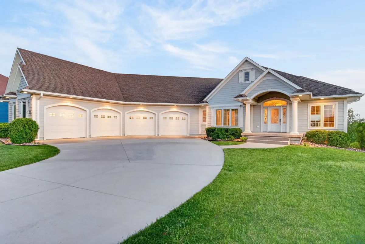 6734 Cantebury Ct, Sioux City, IA 51106 - #1