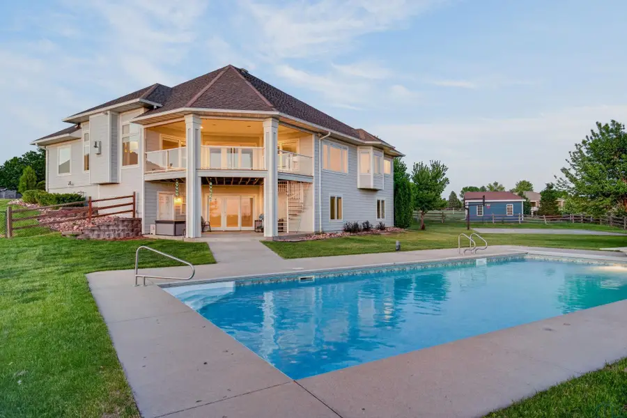 6734 Cantebury Ct, Sioux City, IA 51106 - #2