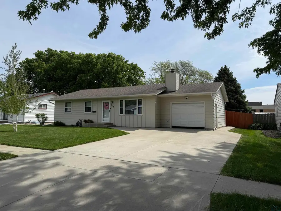 108 Catalina Ave., Vermillion, SD 57069 - #2